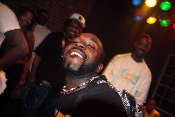 DJ told me to dougie wit my camera WHILE takin a pic! I Did it!
